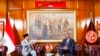 Menteri Pertahanan AS Lloyd Austin (kanan), bertemu dengan Menteri Pertahanan Indonesia Prabowo Subianto di Jakarta, Senin, 21 November 2022. (Willy Kurniawan/Pool Photo via AP)