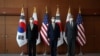 Utusan Khusus AS, Sung Kim, bertemu dengan utusan dari Korea Selatan dan Jepang, Kim Gunn dan Funakoshi Takehiro di Kementerian Luar Negeri di Seoul, Korea Selatan, 3 Juni 2022. (Foto: REUTERS/Kim Hong Ji)