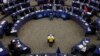 Vestida con los colores de Ucrania, la jefa de la Comisión de la Unión Europea, Ursula von der Leyen, pronuncia su discurso sobre el estado de la Unión Europea el 14 de septiembre de 2022 en el Parlamento Europeo en Estrasburgo, este de Francia.