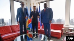Le président rwandais Paul Kagame, le président français Emmanuel Macron et le président de la République démocratique du Congo Félix Tshisekedi se rencontrent en marge de la 77e session de l'Assemblée générale des Nations unies le 21 septembre 2022 à New York.