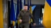 Presiden Ukraina Volodymyr Zelenskyy, dalam pidato Kamis pagi, mengatakan, gencatan senjata lebih lama diperlukan untuk mengevakuasi warga sipil yang tersisa di Mariupol. (Foto: AP)