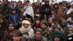 جنگ، خشکسالی، قطع و کاهش کمک های بین المللی و همه گیری بیماری کووید-۱۹ از جمله عوامل عمدهٔ گرسنگی در افغانستان عنوان شده است