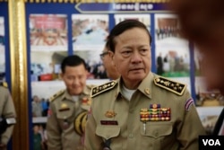 រូបឯកសារ៖ លោកនាយឧត្ដមសេនីយ៍ នេត សាវឿន អគ្គស្នងការនគរបាលជាតិ មានវត្តមានក្នុង មហាសន្និបាតប្រចាំឆ្នាំរបស់នគរបាលជាតិ ក្នុងបរិវេណក្រសួងមហាផ្ទៃ រាជធានីភ្នំពេញ កាលពីថ្ងៃទី០៦ ខែកុម្ភៈ ឆ្នាំ២០១៨។ (អូន ឆេងប៉រ/VOA)