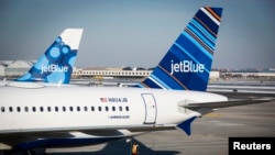 Pesawat JetBlue di bandara internasional John F. Kennedy. (Foto: ilustrasi)