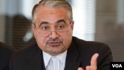 حسین موسویان، از مقام‌های پیشین جمهوری اسلامی، که در دانشگاه پرینستون آمریکا مشغول به‌کار است.