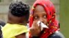 Para kerabat yang berduka setelah mengetahui orang terkasih terbunuh dalam serangan di sebuah kompleks perhotelan mewah di Nairobi, Kenya, 16 Januari 2019.