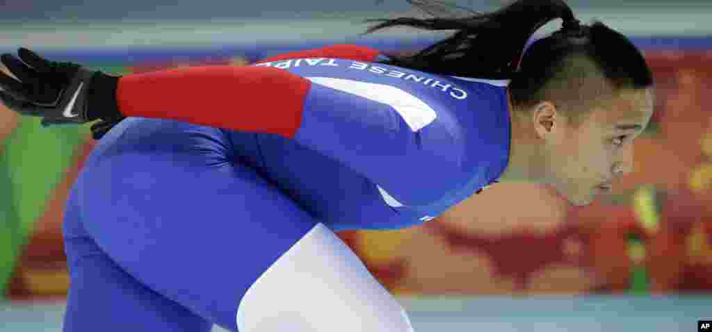Taiwanese speedskater Sung Ching-yang warms up prior to the start of the men's 1000-meter speedskating race at the Adler Arena Skating Center, Sochi, Russia, Feb. 12, 2014.