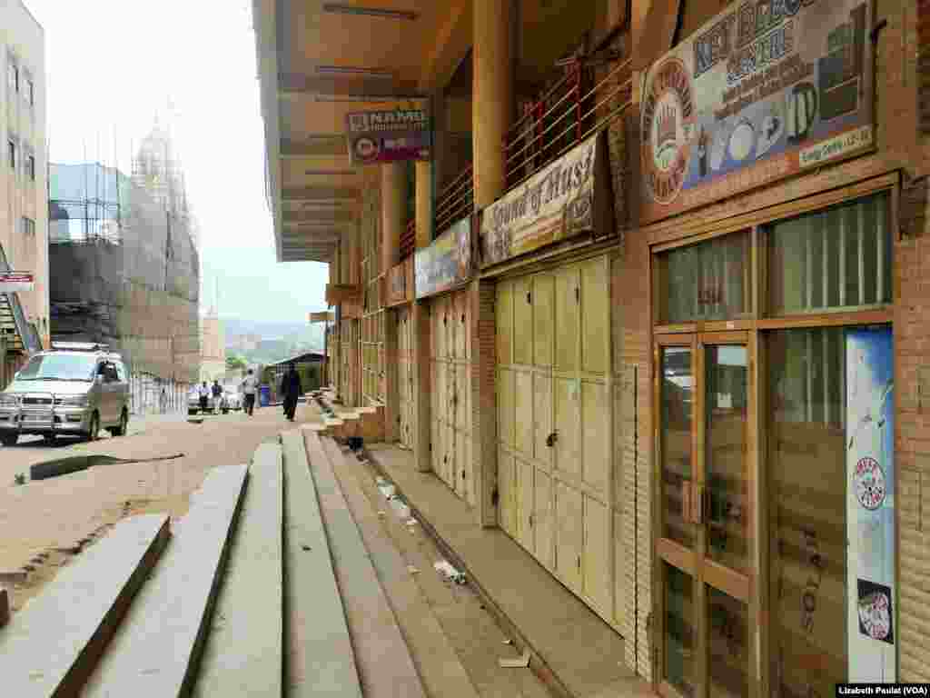 FILE - Kampala&#39;s streets were empty Saturday when Uganda President Yoweri Museveni was announced the winner of the election. Many residents said they feared violence and went home, Feb. 20, 2016.