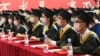 中国重庆邮电大学毕业生参加毕业典礼。（2022年6月22日）
