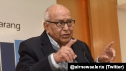 پروفیسر گوپی چند نارنگ بدھ کو امریکہ میں انتقال کر گئے تھے۔ 