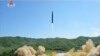朝鲜官方电视画面展示火星-14导弹升空。（2017年7月4日）
