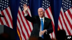 Nënpresidenti Mike Pence duke përshëndetur Kuvendin Kombëtar Republikan