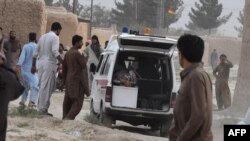مقام‌های محلی پولیس گفته اند که این انفجار صبح روز جمعه در یک منطقۀ مزدحم به وقوع پیوست، که در نتیجۀ آن، ۱۵ نفر دیگر مجروح شده‌اند.