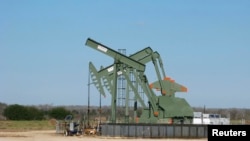 Du gas de schiste extrait du sol au Texas, aux États-Unis, le 13 janvier 2016.