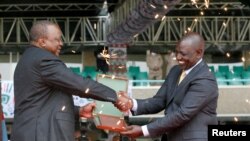 Perezida William Ruto ahabwa ibirango by'igihugu nuwo yasimbuye Uhuru Kenyatta