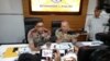 Kepala Korps Brimob Irjen Murad Ismail tengah berbicara & Kadiv Humas Polri Irjen Setyo Wasisto menjelaskan impor ratusan senjata Arsenal Stand Alone Grenade Launcher atau SAGL di Divisi Humas Mabes Polri. 