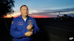 រូបឯកសារ៖ លោក Dmitry Rogozin ប្រធាន​ទីភ្នាក់ងារ​អវកាស​រុស្ស៊ី Roscosmos ស្ថិត​នៅ​អាកាសយានដ្ឋាន​ Baikonur ក្នុង​ប្រទេស​កាហ្សាក់ស្ថាន ថ្ងៃទី១១ ខែតុលា ឆ្នាំ២០១៨។