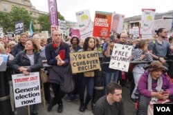 Thousands of anti-Trump protesters gathered in London’s Trafalgar Square ahead of a march down Whitehall to within shouting distance of the U.S. President as he held talks with Theresa May, Britain’s outgoing prime minister. (J. Dettmer for VOA)