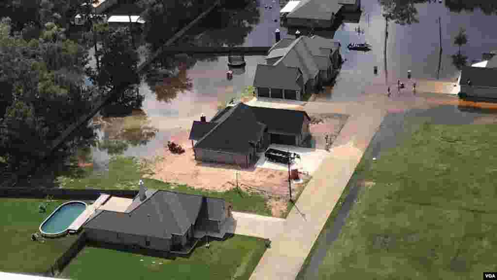 Photography by VOA's Celia Mendoza. Helicopter flight - courtesy Texas Army National Guard.