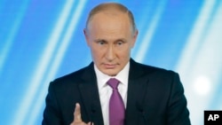 Russian President Vladimir Putin gestures speaking at a meeting of the Valdai International Discussion Club in Sochi, Russia, on Oct. 19, 2017. 