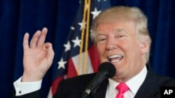 Calon presiden Partai Republik, Donald Trump memberikan keterangan pers di Doral, Florida, Rabu (27/7).