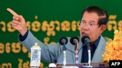 លោក​នាយករដ្ឋមន្រ្តី ហ៊ុន សែន ថ្លែងនៅ​ក្នុង​​ពិធី​បើក​ការ​ដ្ឋាន​សាង​សង់​ស្ពាន​ឆ្លង​កាត់​ទន្លេ​បាសាក់ តភ្ជាប់​រាជធានី​ភ្នំពេញ ពី​ទីក្រុង​កោះពេជ្រ ទៅ​កាន់​ទីក្រុង​រណប​កោះ​នរា ​នៅ​ព្រឹក​ថ្ងៃ​ចន្ទ​ ទី ២៦ ខែតុលា ឆ្នាំ២០២០។