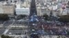 Miles de argentinos marcharon por el centro de Buenos Aires en demanda de más ayuda del gobierno para combatir la crisis económica que atraviesa el país, el 17 de agosto de 2022. Foto Reuters.