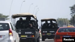 Les forces de sécurité se dirigent vers Grand-Bassam, le 13 mars 2016. (REUTERS/Joe Penney)