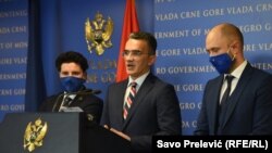 Crnogorski ministar pravce Vladimir Leposavić (u sredini)