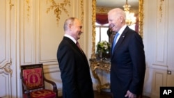 Putin i Biden tokom sastanka u Ženevi, 16. juni 2021.