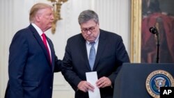 Presiden AS Donald Trump dan Jaksa Agung William Barr (foto: dok). 
