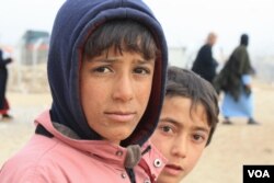 Mothers say even barbers that cut small boys' hair in a way inconsistent with IS rules are subject to severe punishments, at the Khazir camp in Kurdish Iraq, Dec. 13, 2016. (H. Murdock/VOA)