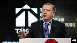 Le président Recep Tayyip Erdogan donne un discours à Ankara, Turquie, le 11 février 2016.