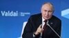 Президент Росії Володимир Путін під час виступу на щорічній зустрічі дискусійного клубу «Валдай» на чорноморському курорті Сочі, Росія. Поблизу озера Валдай на північ від Москви є резиденція та бункер Путіна. 5 жовтня 2023 р. (AP)