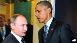 Russian President Vladimir Putin, left, and President Barack Obama shake hands at the COP21 U.N. Conference on Climate Change in Paris, Nov. 30, 2015.