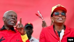 Le président Angolais, José Eduardo dos Santos et son épouse Ana Paula dos Santos. EPA/PAULO NOVAIS 2012 