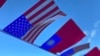 美国星条旗与台湾青天白日满地红旗帜在空中飘扬(美国之音锺辰芳拍摄)