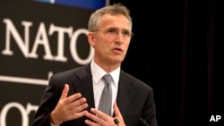 Sekjen NATO Jens Stoltenberg pada konferensi pers di markas NATO di Brussels, Belgia (13/6).
