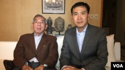 Cambodia scholar Sean Pengse, left, is pictured with VOA Khmer reporter Men Kimseng, right, at his home, Paris, France, September 2016. (Pin Sisovann/VOA Khmer)