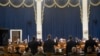 Сведоците положуваат заклетва за време на сослушувањето на Работната група на Претставничкиот дом за обидот за атентат на републиканскиот претседателски кандидат, поранешниот претседател Доналд Трамп на 13 јули, во американскиот Капитол, во Вашингтон, 26 септември 2024 година.