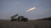 Ukrajinske snage ispaljuju raketu iz višecevnog raketnog lansera BM-21 Grad u regionu Donjecka (Foto: REUTERS/Marko Djurica)