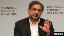 Pakistani Prime Minister Shahid Khaqan Abbasi answers a question during the discussion with the Council on Foreign Relations in Manhattan, New York, Sept, 20, 2017. (REUTERS/Jeenah Moon)