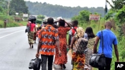 Familles ivoiriennes quittant Abobo