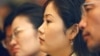 한국 서울에서 열린 탈북민 취업 박람회에서 참석자들이 취업 관련 강의를 듣고 있다.