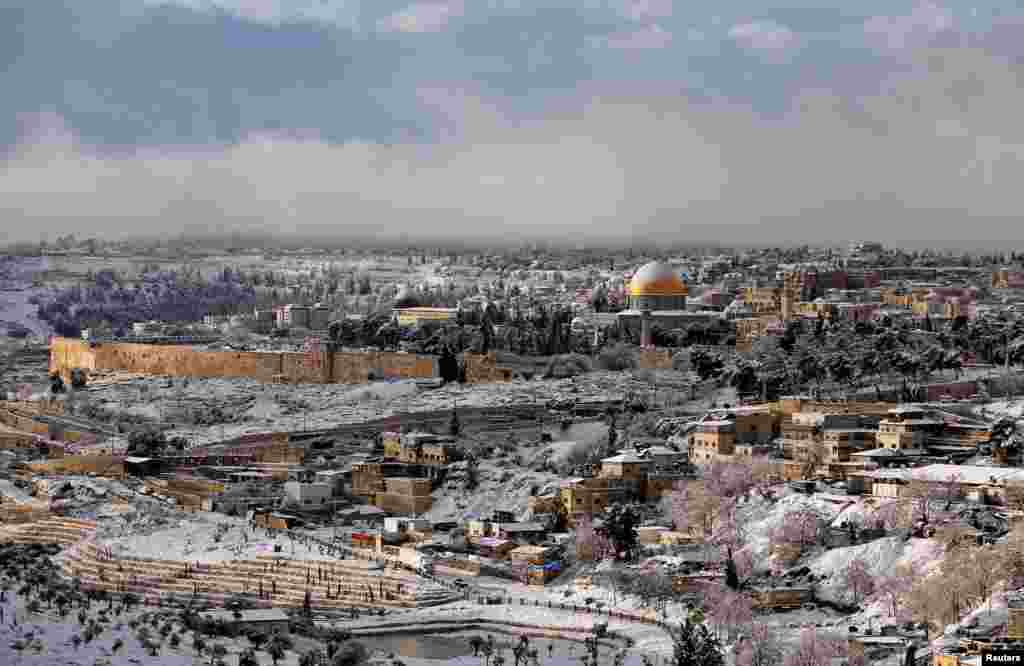 بیت المقدس از بدو ایجاد اسراییل تا کنون، یکی از موضوعات جنجالی آن کشور با فلسطین بوده است 