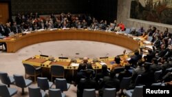Anggota Dewan Keamanan PBB melakukan voting untuk rancangan resolusi PBB yang meminta pemilu presiden yang adil dan bebas di Venezuela, di Markas PBB di New York, 28 Februari 2019. 