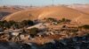 Pemandangan lokasi warga Bedouin Palestina, Desa Khan al-Ahmar, yang rencananya akan digusur oleh Israel, di wilayah pendudukan Tepi Barat, 11 September 2018.