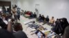 Les suspects de l'assassinat du président haïtien Jovenel Moise sont présentés aux médias, avec les armes et l'équipement qu'ils auraient utilisés lors de l'attaque, à la Direction générale de la police à Port-au-Prince, Haïti, jeudi 8 juillet 2021.