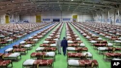 Iranska vojska napravila je privremenu bolnicu sa 2.000 kreveta za pacijente obolelle od COVID-19 u sajamskom prostoru u Teheranu. 