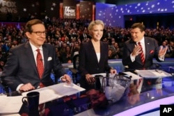 From left, FOX News debate moderators Chris Wallace, Megyn Kelly and Bret Baier wait for the start of the Republican presidential primary debate in Des Moines, Iowa, Jan. 28, 2016.